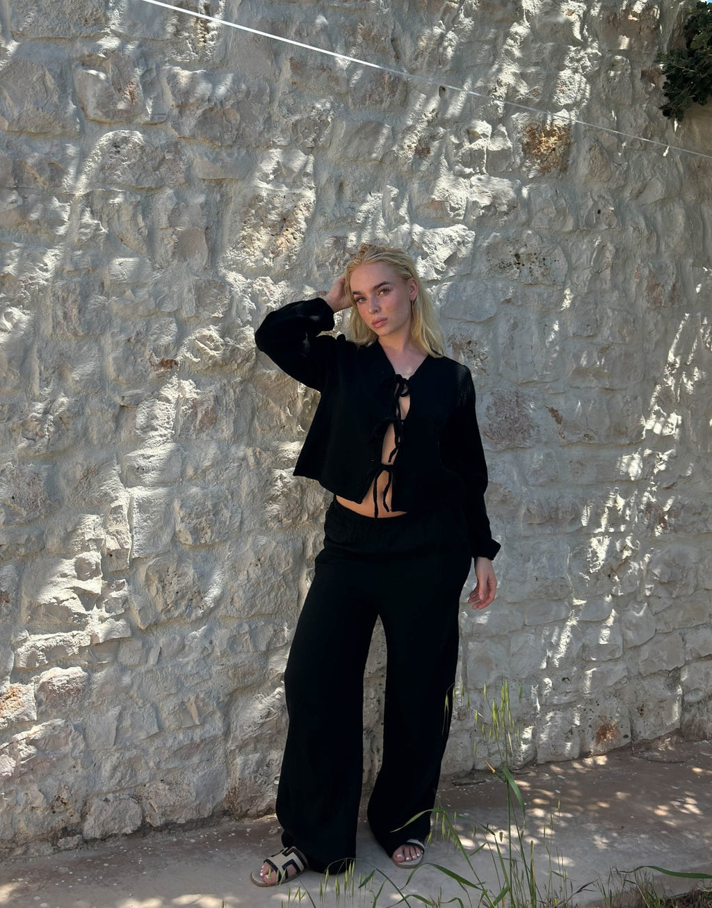 SET IN MUSSOLA CON DETTAGLI A FIOCCO