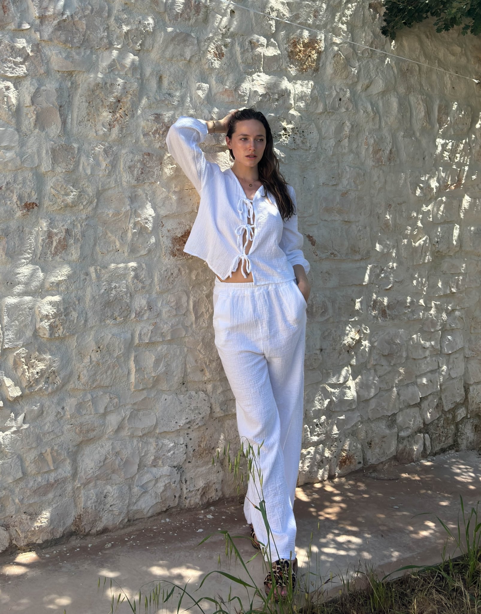 SET IN MUSSOLA CON DETTAGLI A FIOCCO